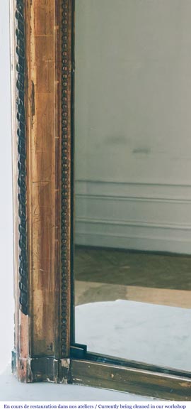 Trumeau de style Louis XVI doré, à frise de ruban et de perle-3