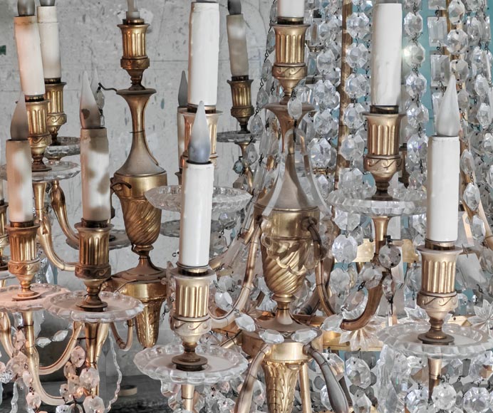 Lustre en bronze doré décoré de cristaux-5