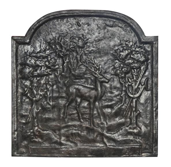 Petite plaque de cheminée au cerf, évocation de la chasse Petite plaque de cheminée au cerf, évocation de la chasse-0