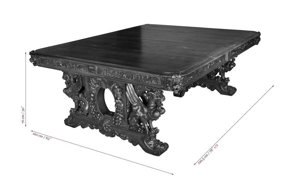 Belle table de style Néo-Renaissance en noyer sculpté à décor de lions et d'animaux mythiques-8
