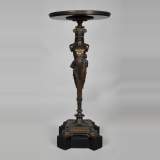 Guéridon en bronze patiné à piètement à décor d'Hermès