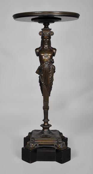 Guéridon en bronze patiné à piètement à décor d'Hermès-0