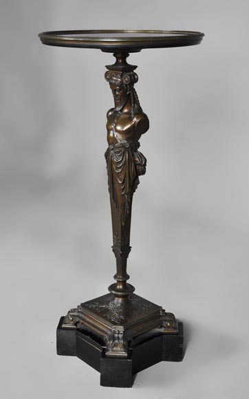 Guéridon en bronze patiné à piètement à décor d'Hermès-1