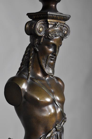 Guéridon en bronze patiné à piètement à décor d'Hermès-2