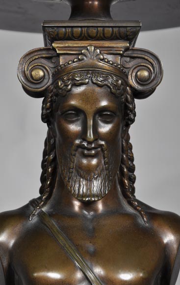 Guéridon en bronze patiné à piètement à décor d'Hermès-3