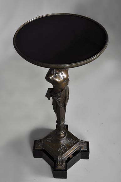 Guéridon en bronze patiné à piètement à décor d'Hermès-6