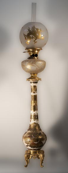 Superbe vase en faïence de Satzuma à personnages monté en lampe avec des bronzes attribués à Ferdinand Barbedienne-0