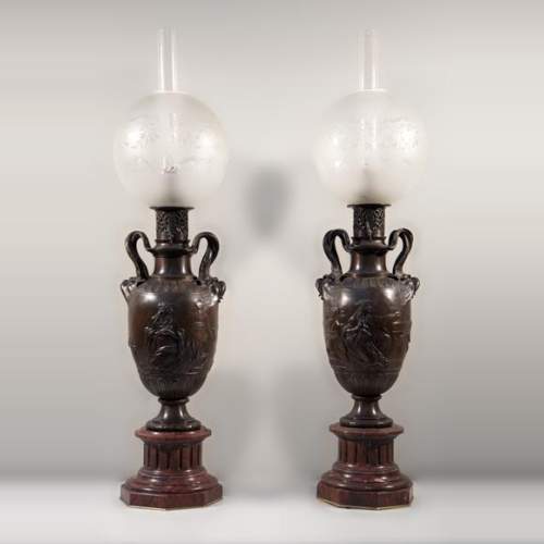 Ferdinand BARBEDIENNE - Paire de lampes Néo-Classiques en bronze à patine brune d'après un modèle de Clodion