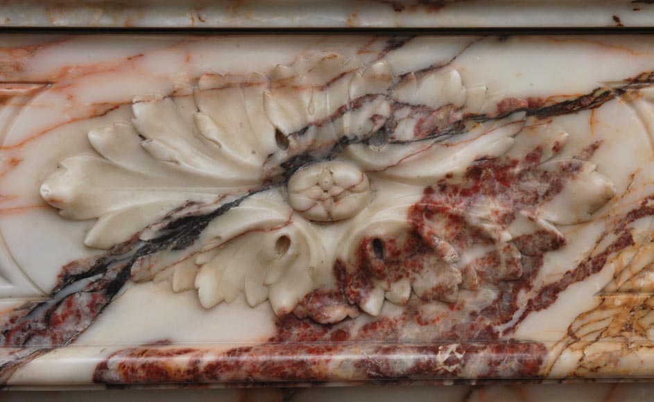 Cheminée ancienne de style Louis XVI à feuilles d'acanthe en marbre de Skyros-1