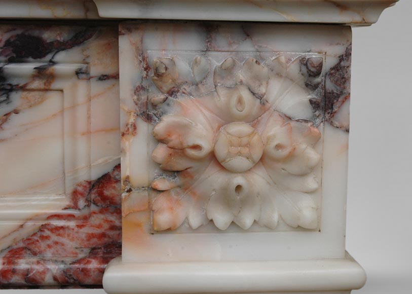 Cheminée ancienne de style Louis XVI à feuilles d'acanthe en marbre de Skyros-5