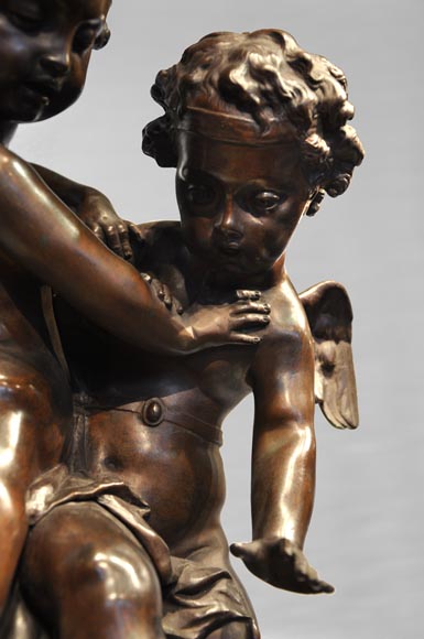 Maison MARQUIS LANGUEREAU - "Deux amours se disputant un coeur", Grande pendule en bronze doré et groupe de putti en bronze à patine brune-3