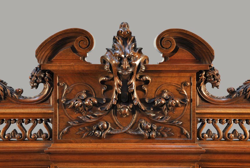 VEROT, ébéniste - Mobilier de salle à manger de style Néo-Renaissance en noyer sculpté-2