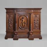 Egisto GAJANI - Très beau meuble bas de style Néo-Renaissance en noyer sculpté daté de 1876