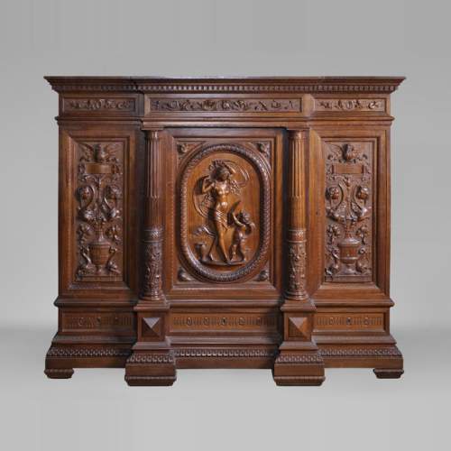 Egisto GAJANI - Très beau meuble bas de style Néo-Renaissance en noyer sculpté daté de 1876