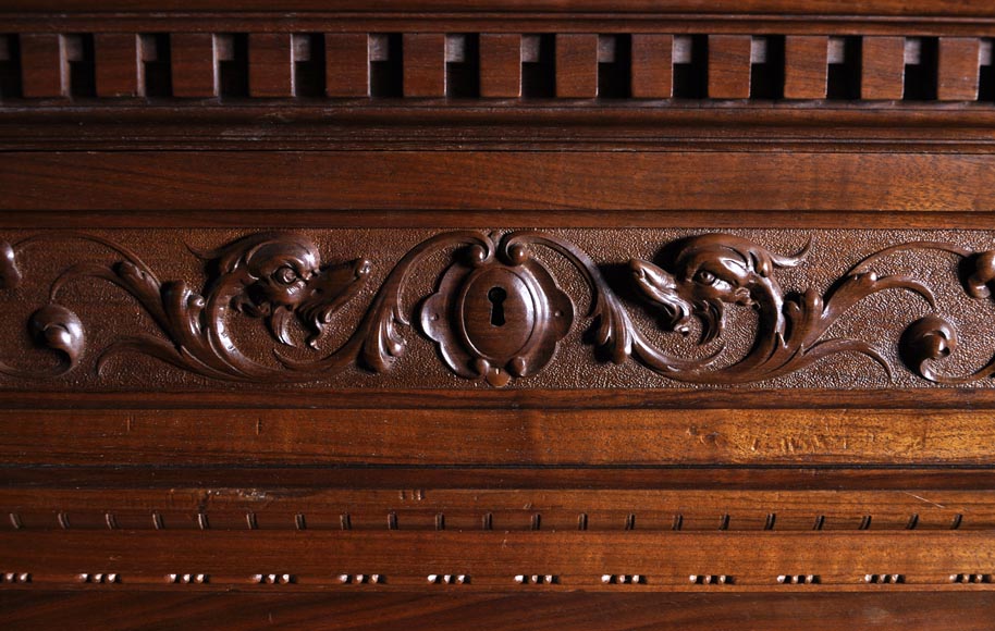 Egisto GAJANI - Très beau meuble bas de style Néo-Renaissance en noyer sculpté daté de 1876-5