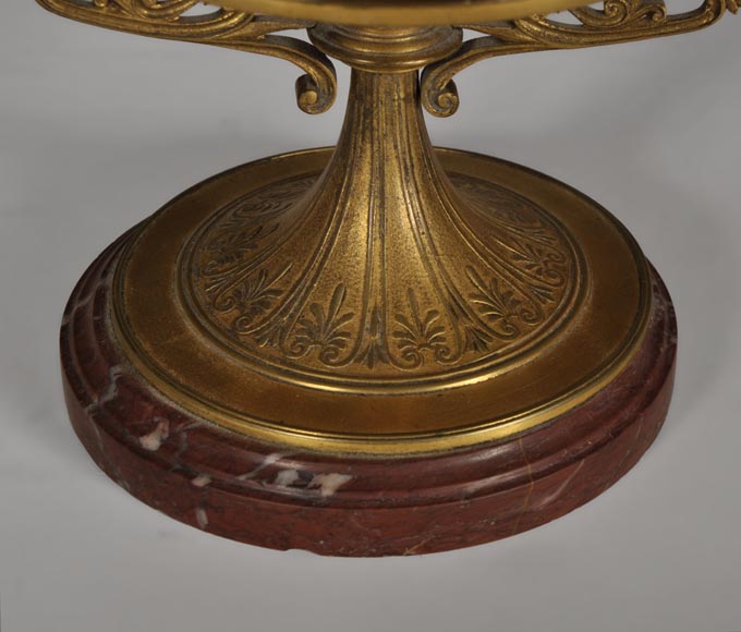 "La Bacchanale", paire de bougeoirs en bronze doré et marbre Rouge Griotte-6