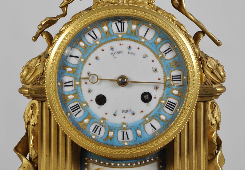 FRÈRES RAINGO (Paris, 1813), Pendule à plaques de porcelaines bleu céleste dans le goût Louis XVI-1