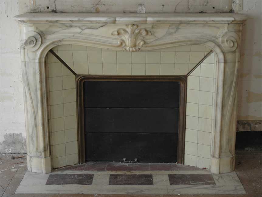 Antique Louis XV style fireplace in a Grey Panazeau marble_fr