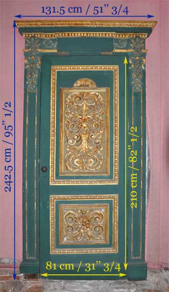Paire de portes vertes à décor de panneaux de bois sculpté et doré-10