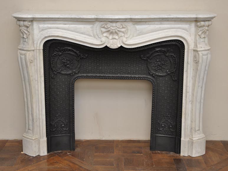 Cheminée Louis XV Trois Coquilles – Marbre Brèche Rouge – XIXe Siècle – Occasion