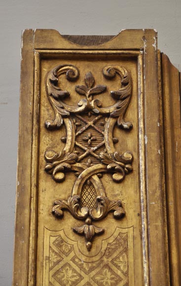 Paire de pilastres en chêne doré du XVIIIè siècle-9