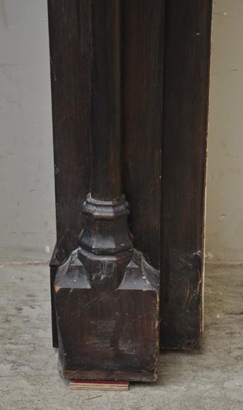 Cheminée ancienne en bois de style Néo-Gothique à décor de troubadours-7