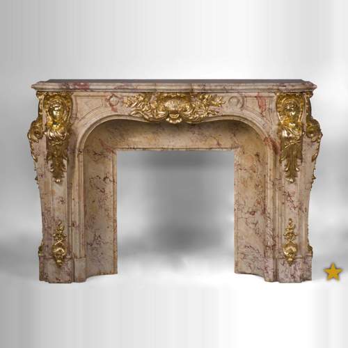 Prestigieuse cheminée ancienne en Scagliola imitation marbre Sarrancolin Fantastico et dorure à la feuille d'après la cheminée de la Salle du Conseil du Palais de Versailles