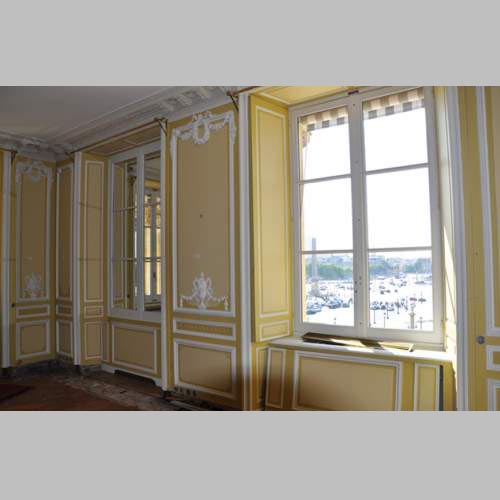 Très belle pièce de boiserie de style Louis XVI provenant de l'Hôtel de Crillon, Paris