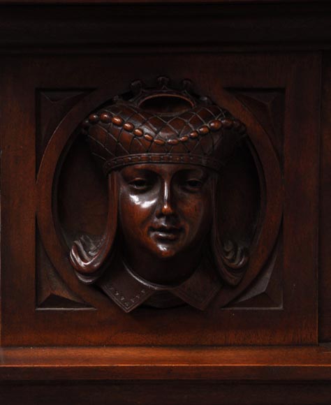 Cheminée de style Neo-Renaissance en bois de noyer sculpté-4