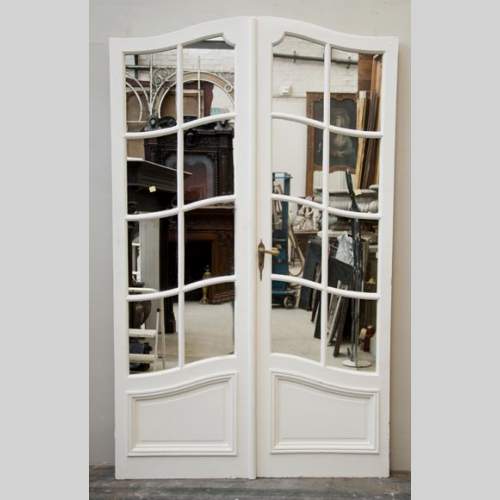 Une double porte d'intérieur cintrées avec miroirs