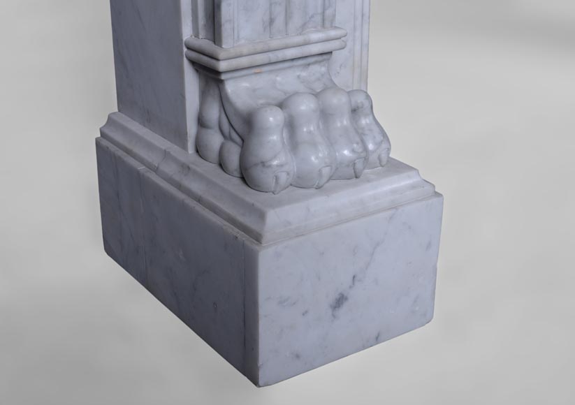 Cheminée ancienne de style Napoléon III à pattes de lions en marbre de Carrare-5