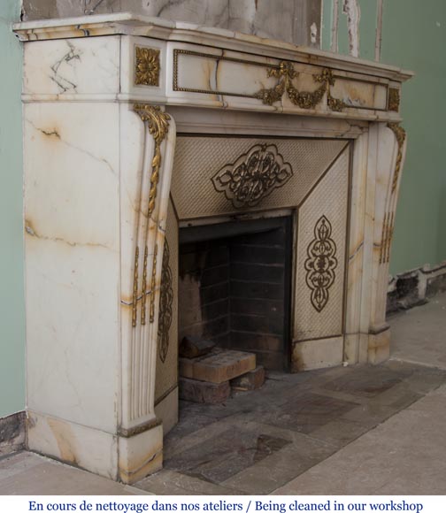 Très belle cheminée ancienne de style Louis XVI en marbre Panazeau à ornements de bronze doré-5