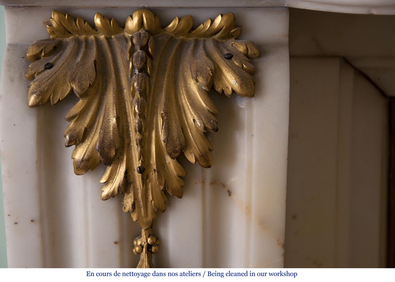 Très belle cheminée ancienne de style Louis XVI en marbre Panazeau à ornements de bronze doré-7