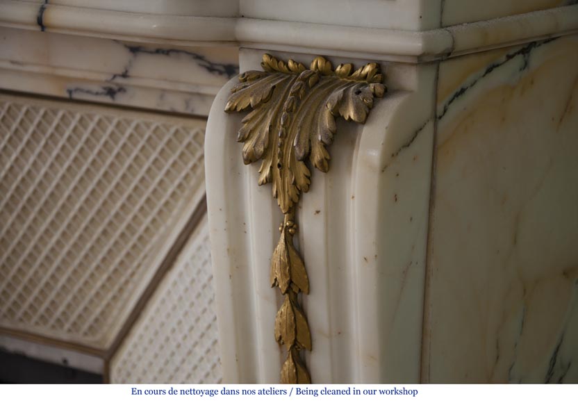 Très belle cheminée ancienne de style Louis XVI en marbre Panazeau à ornements de bronze doré-13