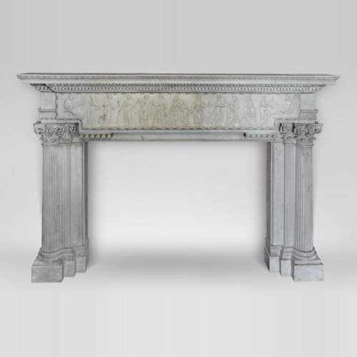 Exceptionnelle cheminée en marbre Statuaire de la fin du XVIIIè siècle avec grande frise de personnages d'après le ''Sarcophage des Muses'' au Musée du Louvre