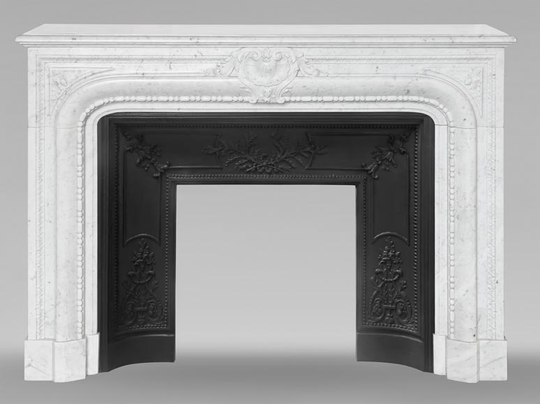 Cheminée de style Louis XIV à filet de perles, en marbre de Carrare-0