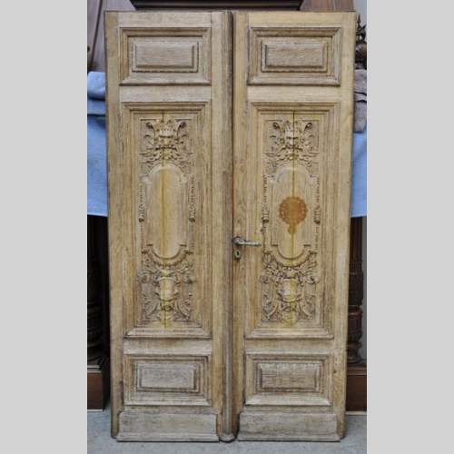 Double porte en chêne sculpté à décor de grotesques