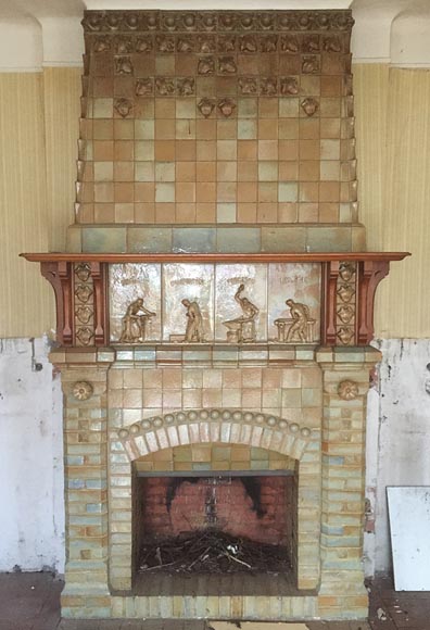 Belle cheminée Art Nouveau en céramique et noyer par Charles Gréber avec frise de travailleurs-0