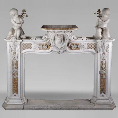 Exceptionnelle cheminée ancienne de la fin du XVIIIe siècle en marbres Statuaire et Brocatelle à putti