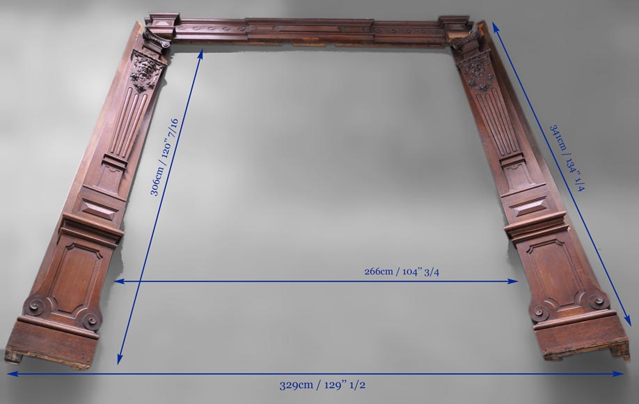 Pièce de boiserie en chêne sculpté à têtes de satyres et motifs de draperies, XIXè siècle-14