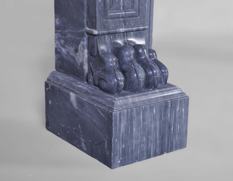 Belle cheminée de style Restauration à pattes de lions en marbre Bleu Turquin-4