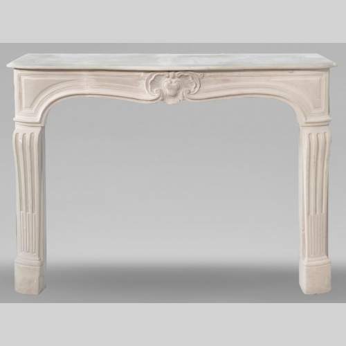 Cheminée de style Louis XV en pierre