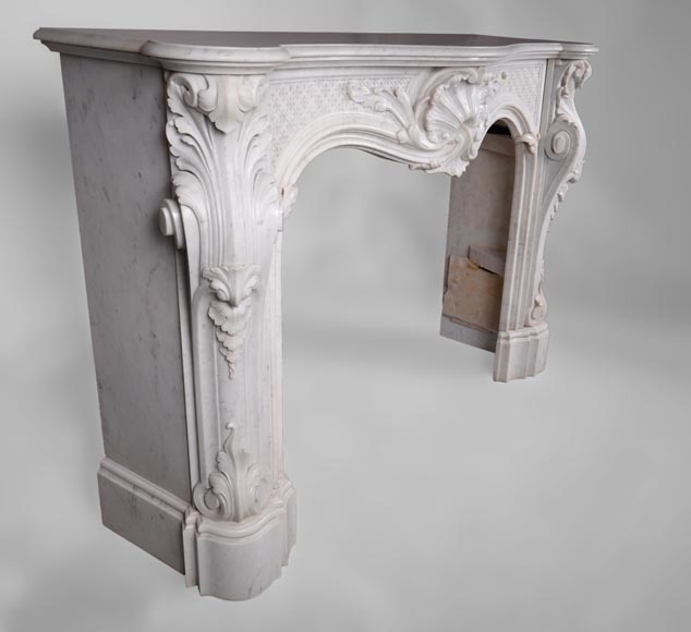 Belle cheminée de style Louis XV opulente en marbre Blanc de Carrare-2