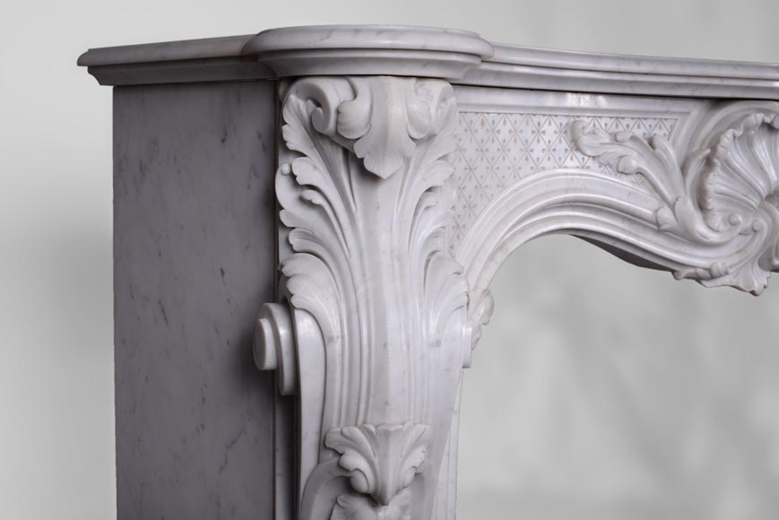 Belle cheminée de style Louis XV opulente en marbre Blanc de Carrare-4