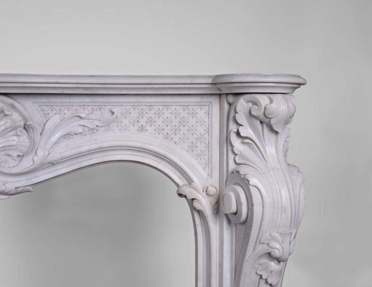Belle cheminée de style Louis XV opulente en marbre Blanc de Carrare-8
