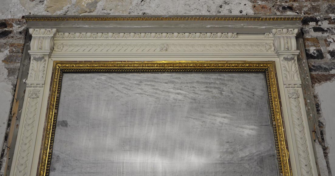 Grande cheminée de style Louis XVI en marbre Blanc de Carrare avec son intérieur en fonte et son trumeau-12