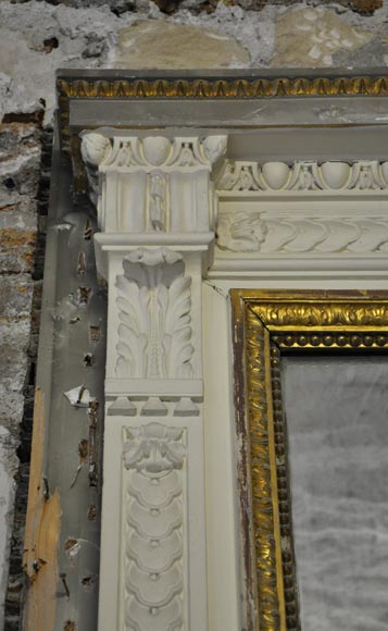 Grande cheminée de style Louis XVI en marbre Blanc de Carrare avec son intérieur en fonte et son trumeau-14