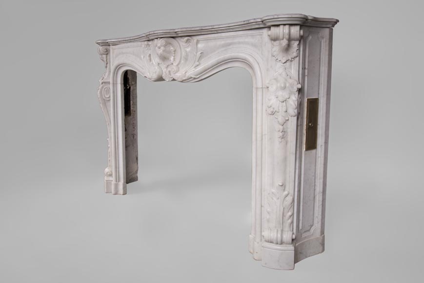 Belle cheminée ancienne de style Louis XV à décor riche en marbre Blanc de Carrare-7