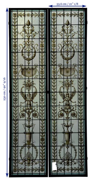 Paire de verrières en vitrail à décor de style Néo-Renaissance en grisaille à rehauts de jaune, Fin du XIXè siècle-7