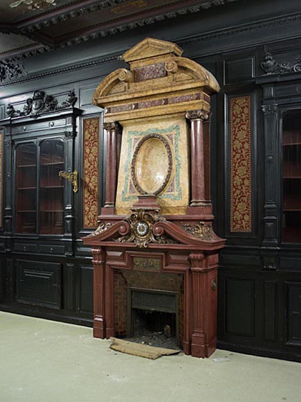 Rare pièce de boiserie Napoléon III en bois noirci avec sa cheminée monumentale en stuc à l'imitation du porphyre-3